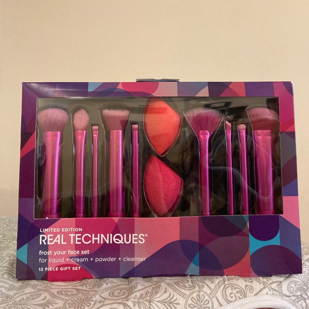 REAL TECHNIQUES FROST YOUR FACE MAKEUP BRUSH SET